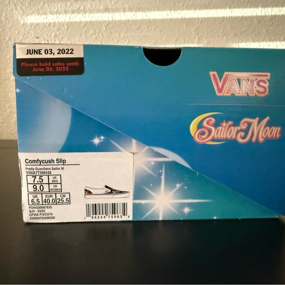 NIB limited edition Sailor Moon Vans. M 7.5/W 9 - Picture 9 of 10